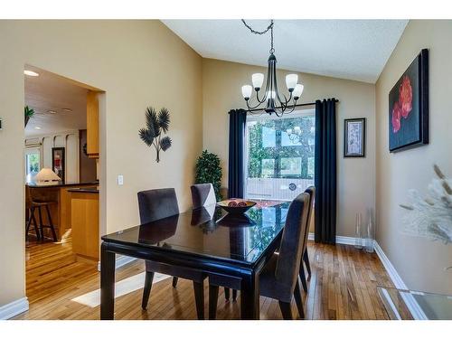 16 Woodfield Way Sw, Calgary, AB - Indoor Photo Showing Dining Room