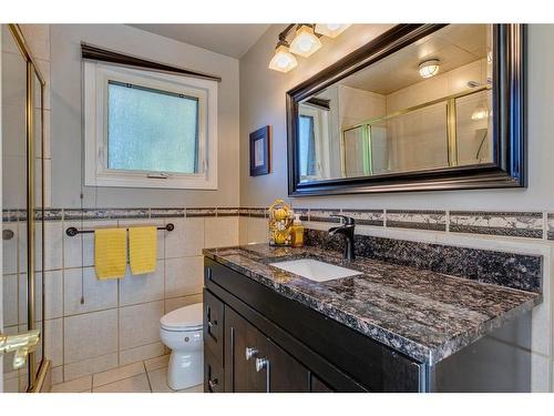 16 Woodfield Way Sw, Calgary, AB - Indoor Photo Showing Bathroom