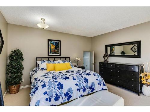 16 Woodfield Way Sw, Calgary, AB - Indoor Photo Showing Bedroom