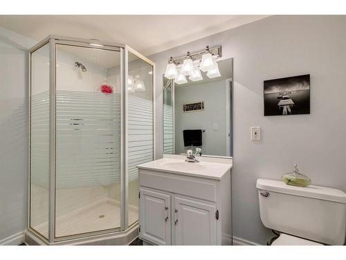 16 Woodfield Way Sw, Calgary, AB - Indoor Photo Showing Bathroom