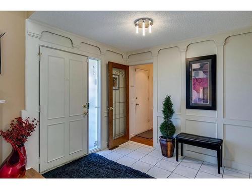 16 Woodfield Way Sw, Calgary, AB - Indoor Photo Showing Other Room