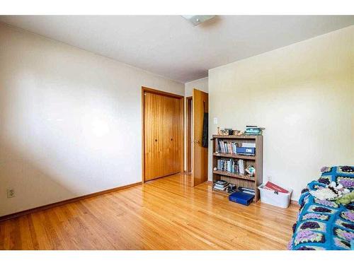 1607 41 Street Sw, Calgary, AB - Indoor Photo Showing Other Room