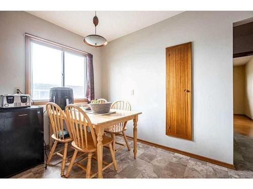 1607 41 Street Sw, Calgary, AB - Indoor Photo Showing Dining Room