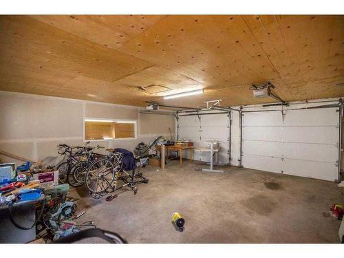 1607 41 Street Sw, Calgary, AB - Indoor Photo Showing Garage