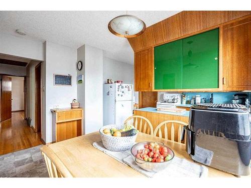 1607 41 Street Sw, Calgary, AB - Indoor Photo Showing Dining Room