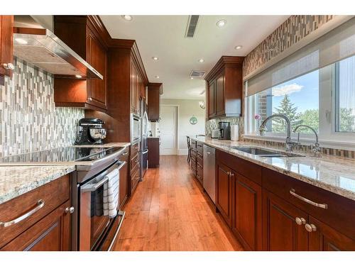 5N-222 Eagle Ridge Drive Sw, Calgary, AB - Indoor Photo Showing Kitchen With Upgraded Kitchen