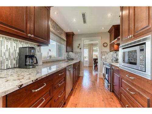 5N-222 Eagle Ridge Drive Sw, Calgary, AB - Indoor Photo Showing Kitchen With Upgraded Kitchen