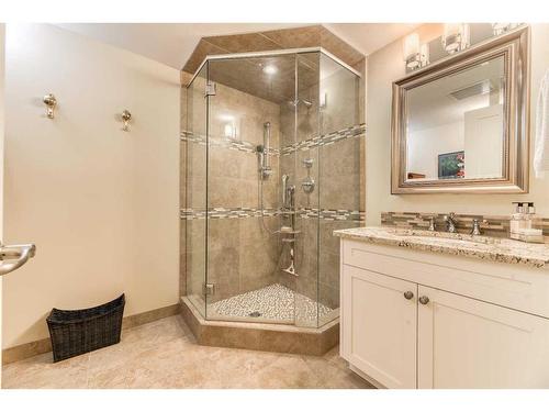 5N-222 Eagle Ridge Drive Sw, Calgary, AB - Indoor Photo Showing Bathroom