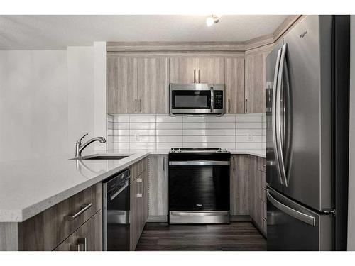 2304-6118 80 Avenue Ne, Calgary, AB - Indoor Photo Showing Kitchen With Upgraded Kitchen