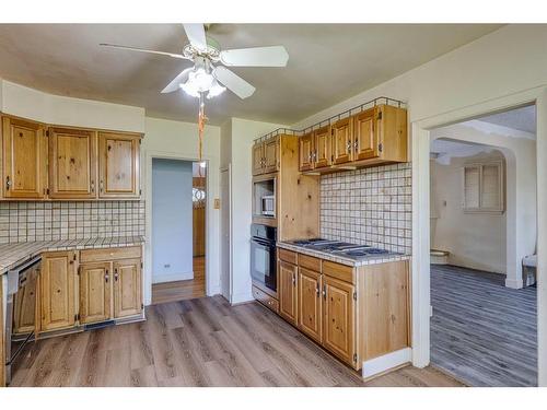 1619 9 Street Nw, Calgary, AB - Indoor Photo Showing Kitchen