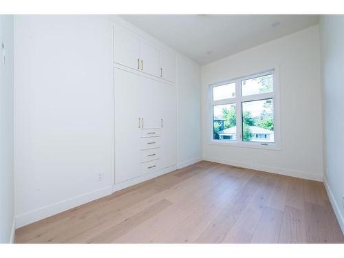 2911 4 Avenue Nw, Calgary, AB - Indoor Photo Showing Other Room