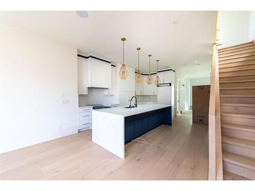 2911 4 Avenue Nw, Calgary, AB - Indoor Photo Showing Kitchen