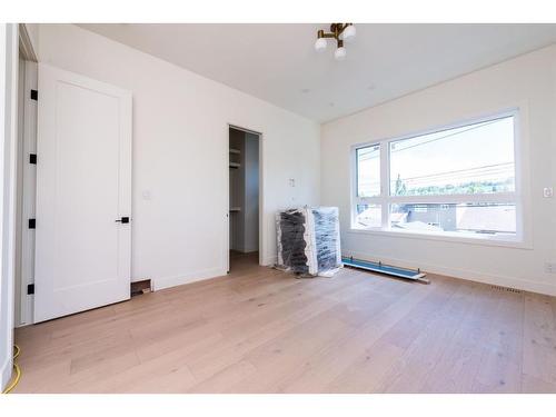 2911 4 Avenue Nw, Calgary, AB - Indoor Photo Showing Other Room