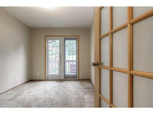 8434 Silver Springs Road Nw, Calgary, AB - Indoor Photo Showing Kitchen