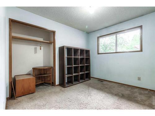 8434 Silver Springs Road Nw, Calgary, AB - Indoor Photo Showing Bathroom