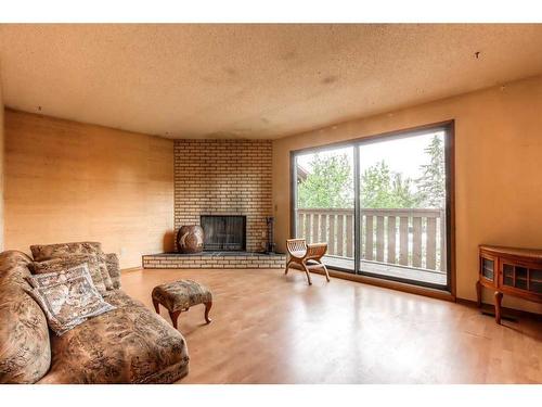 8434 Silver Springs Road Nw, Calgary, AB - Indoor Photo Showing Kitchen