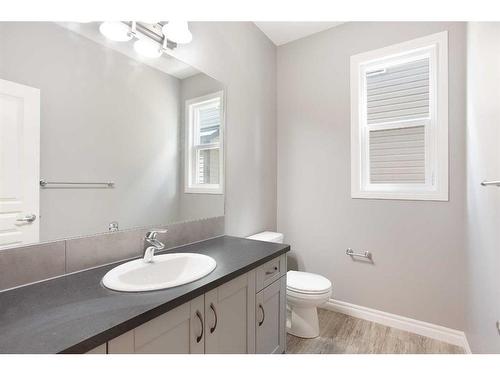 176 Hillcrest Drive Sw, Airdrie, AB - Indoor Photo Showing Bathroom