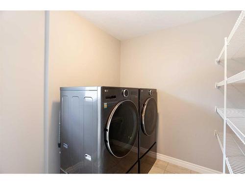 176 Hillcrest Drive Sw, Airdrie, AB - Indoor Photo Showing Laundry Room