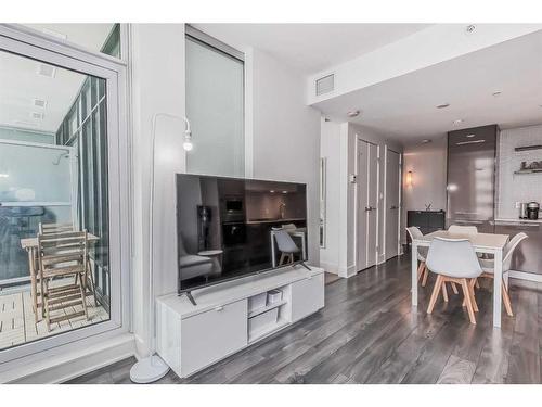 1609-901 10 Avenue Sw, Calgary, AB - Indoor Photo Showing Dining Room