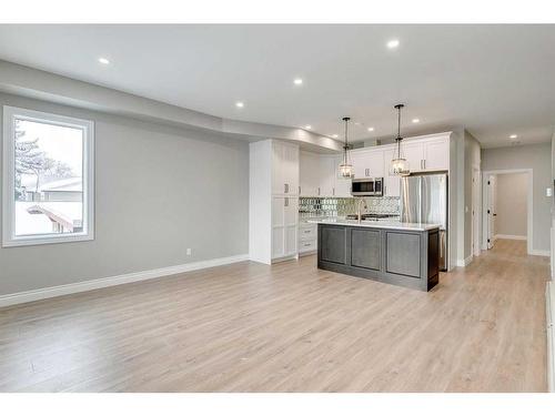 3-232 20 Avenue Ne, Calgary, AB - Indoor Photo Showing Kitchen