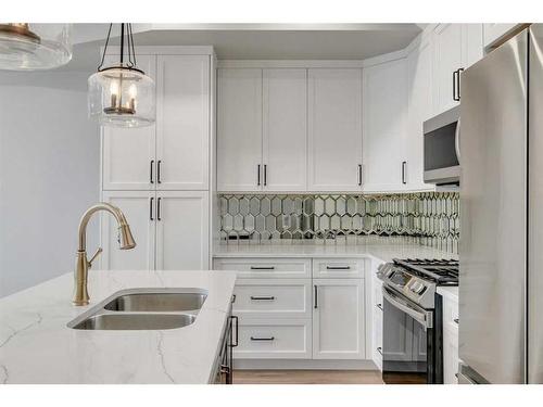 3-232 20 Avenue Ne, Calgary, AB - Indoor Photo Showing Kitchen With Double Sink With Upgraded Kitchen