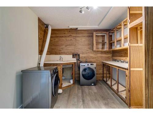 360 Templeside Circle Ne, Calgary, AB - Indoor Photo Showing Laundry Room