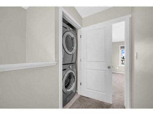 39 Kinlea Way Nw, Calgary, AB - Indoor Photo Showing Laundry Room