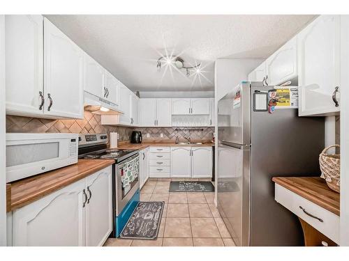 55 Millrise Lane Sw, Calgary, AB - Indoor Photo Showing Kitchen