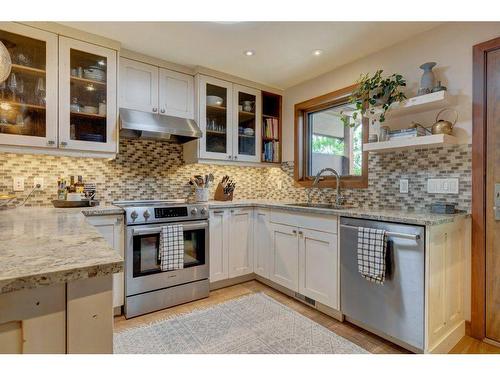 922A 9Th Streert Street, Canmore, AB - Indoor Photo Showing Kitchen With Upgraded Kitchen