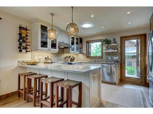 922A 9Th Streert Street, Canmore, AB - Indoor Photo Showing Kitchen With Upgraded Kitchen