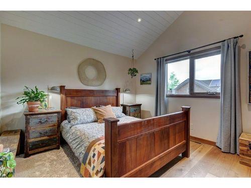 922A 9Th Streert Street, Canmore, AB - Indoor Photo Showing Bedroom