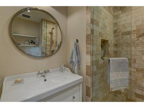 922A 9Th Streert Street, Canmore, AB - Indoor Photo Showing Bathroom