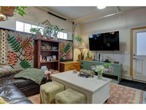 922A 9Th Streert Street, Canmore, AB - Indoor Photo Showing Living Room