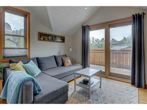 922A 9Th Streert Street, Canmore, AB - Indoor Photo Showing Living Room