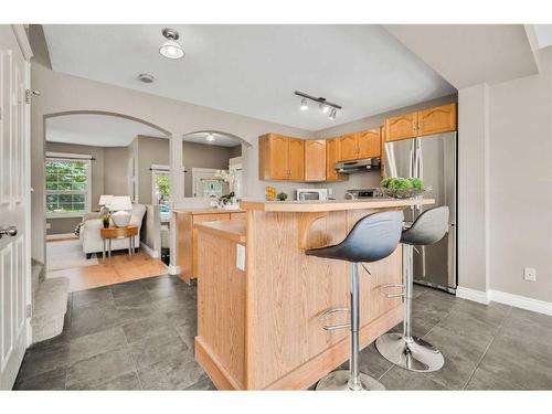 15909 Everstone Road Sw, Calgary, AB - Indoor Photo Showing Kitchen