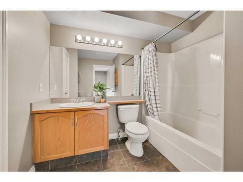 15909 Everstone Road Sw, Calgary, AB - Indoor Photo Showing Bathroom