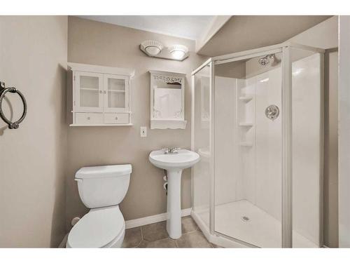 15909 Everstone Road Sw, Calgary, AB - Indoor Photo Showing Bathroom