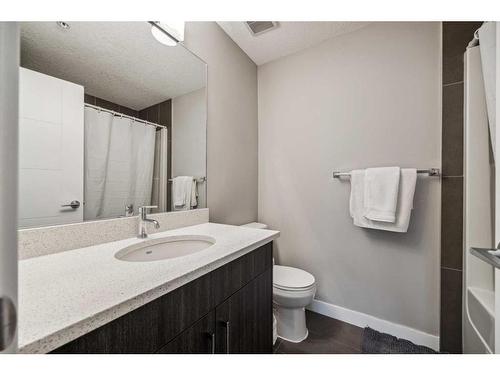 106-605 17 Avenue Nw, Calgary, AB - Indoor Photo Showing Bathroom