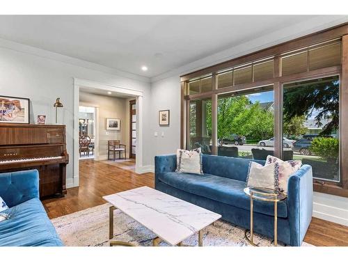 4215 15A Street Sw, Calgary, AB - Indoor Photo Showing Living Room