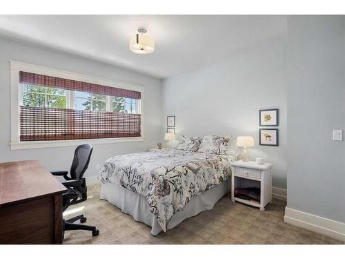 4215 15A Street Sw, Calgary, AB - Indoor Photo Showing Bedroom