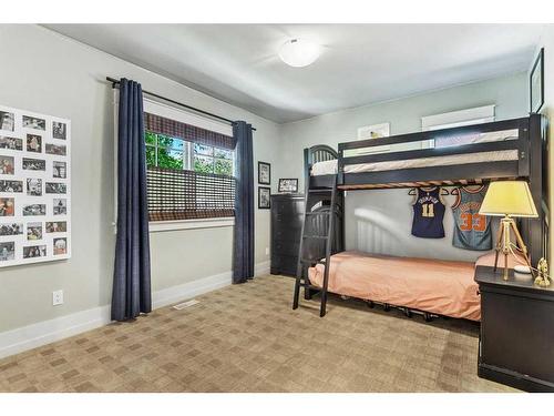 4215 15A Street Sw, Calgary, AB - Indoor Photo Showing Bedroom