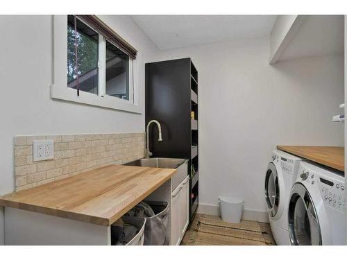 3444 Twp 352, Rural Red Deer County, AB - Indoor Photo Showing Laundry Room