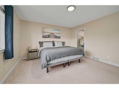 380 Rockyspring Grove Nw, Calgary, AB - Indoor Photo Showing Bedroom