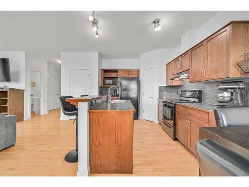 380 Rockyspring Grove Nw, Calgary, AB - Indoor Photo Showing Kitchen