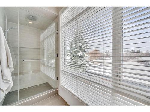 2820 12 Avenue Nw, Calgary, AB - Indoor Photo Showing Bathroom