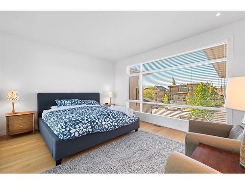 2820 12 Avenue Nw, Calgary, AB - Indoor Photo Showing Bedroom