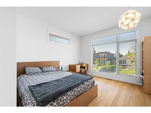 2820 12 Avenue Nw, Calgary, AB - Indoor Photo Showing Bedroom