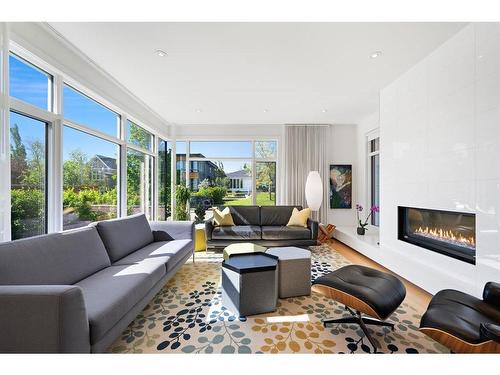 2820 12 Avenue Nw, Calgary, AB - Indoor Photo Showing Living Room With Fireplace