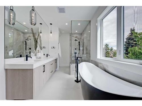 2616 26A Street Sw, Calgary, AB - Indoor Photo Showing Bathroom