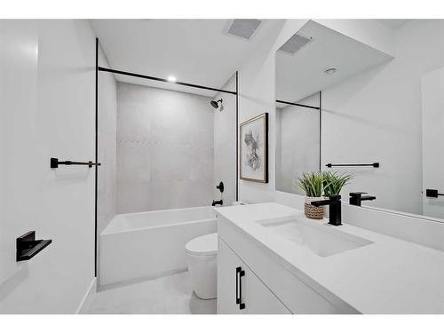 2616 26A Street Sw, Calgary, AB - Indoor Photo Showing Bathroom